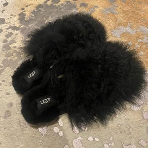 Women UGG Fluff Mama slippers Size 8
